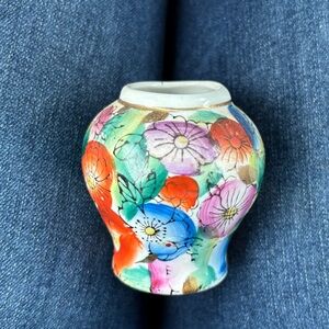 Vintage Hand-Painted Floral Ceramic Decorative Mini Vase - Multicolor Design